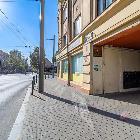 Apartment Uptown Nr5 With Parking & Ac