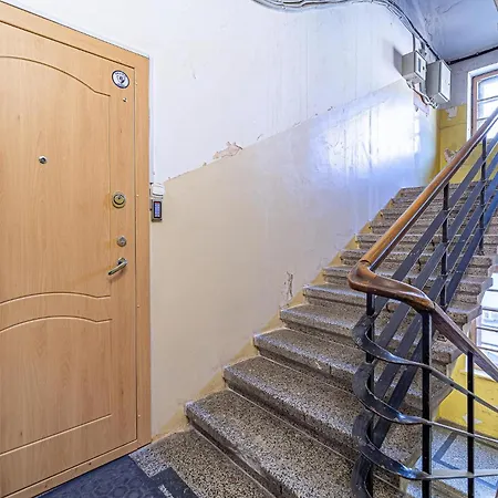 Uptown Nr5 With Parking & Ac *