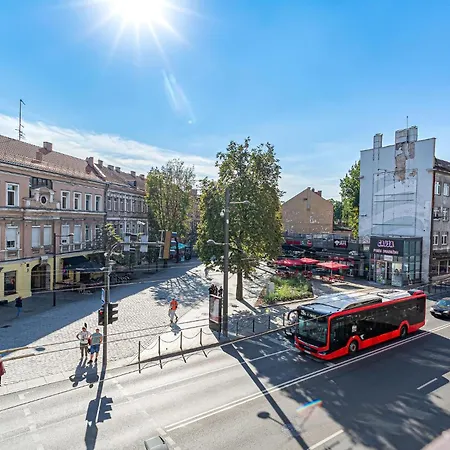 Uptown Nr5 With Parking & Ac Apartment